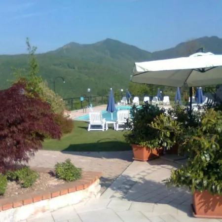 Ferienhaeuschen Claudio Mit Pool In Tignale