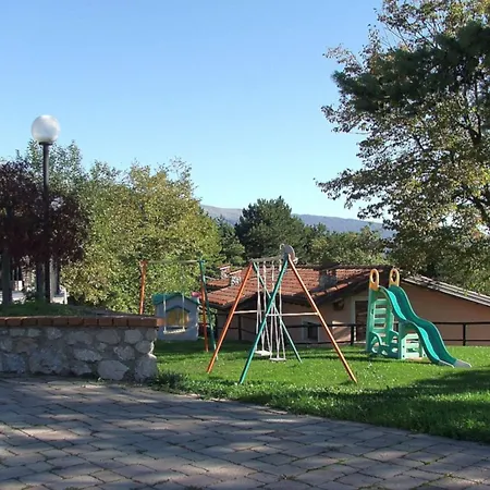 Ferienhaeuschen Claudio Mit Pool In Tignale Apartman *